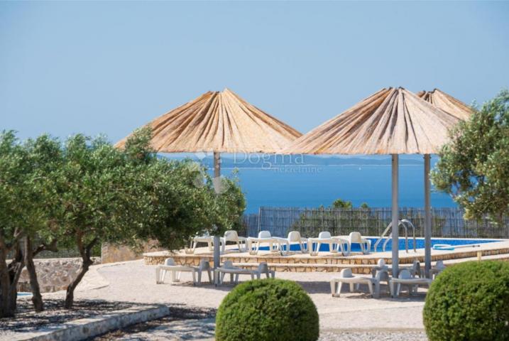 Hacienda na Braču 10000m2 okućnice 