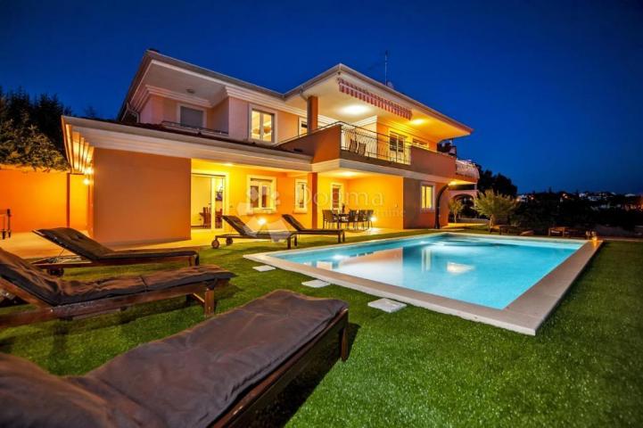 Haus mit Schwimmbad