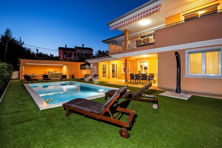 Haus mit Schwimmbad