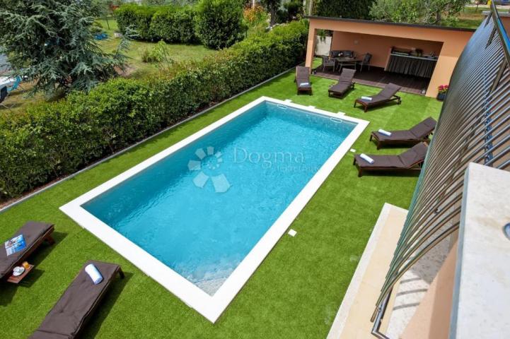 Haus mit Schwimmbad