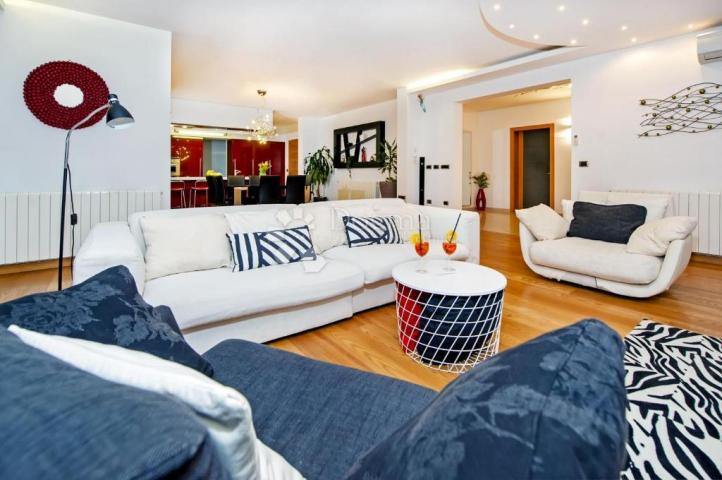 Haus mit Schwimmbad
