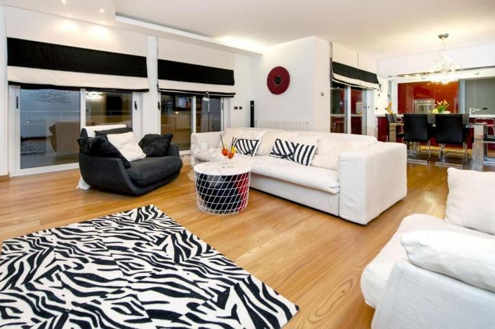 Haus mit Schwimmbad