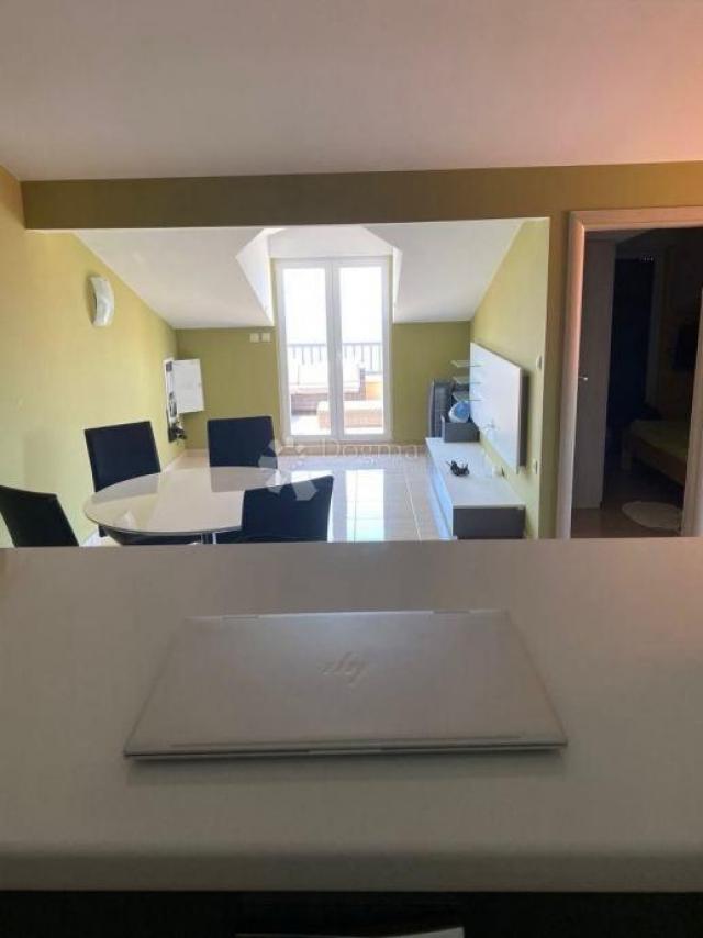 Ražanj, Apartmanska kuća prvi red do mora (3 stambene jedinice + studio apartman)