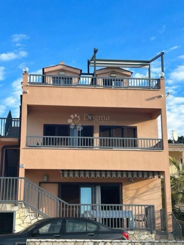 Ražanj, Apartmanska kuća prvi red do mora (3 stambene jedinice + studio apartman)