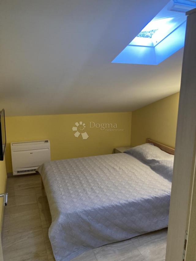 Ražanj, Apartmanska kuća prvi red do mora (3 stambene jedinice + studio apartman)