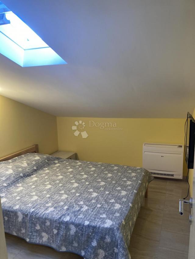 Ražanj, Apartmanska kuća prvi red do mora (3 stambene jedinice + studio apartman)