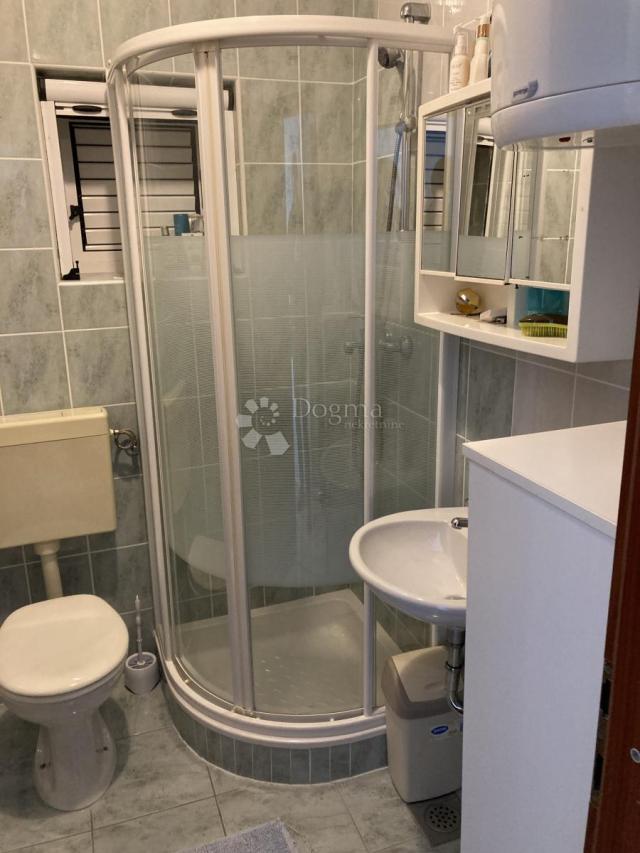 Ražanj, Apartmanska kuća prvi red do mora (3 stambene jedinice + studio apartman)