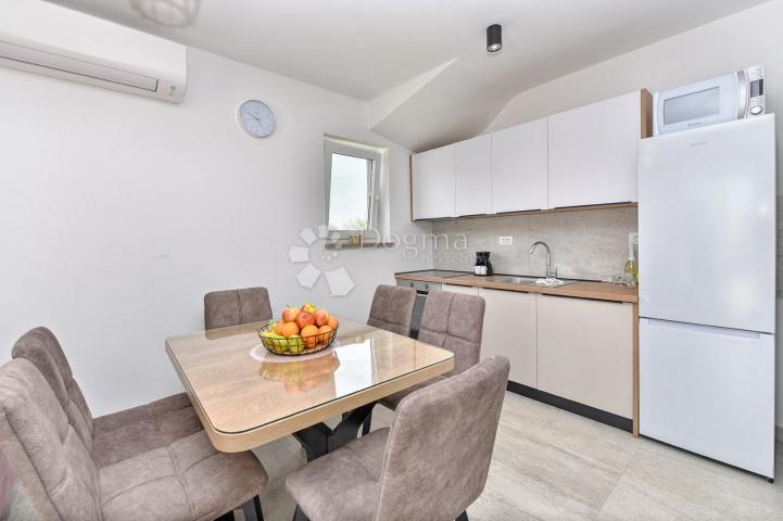 Moderna kuća peroj, u blizini mora, pogled more-krovna terasa 125m2