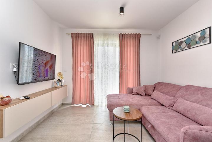 Moderna kuća peroj, u blizini mora, pogled more-krovna terasa 125m2