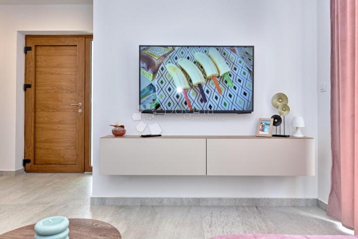 Moderna kuća peroj, u blizini mora, pogled more-krovna terasa 125m2