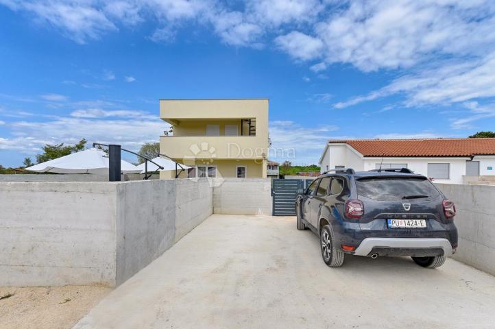Moderna kuća peroj, u blizini mora, pogled more-krovna terasa 125m2
