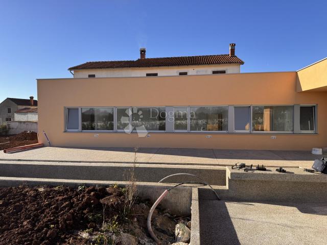 MODERNA PRIZEMNICA BLIZU ŽMINJA