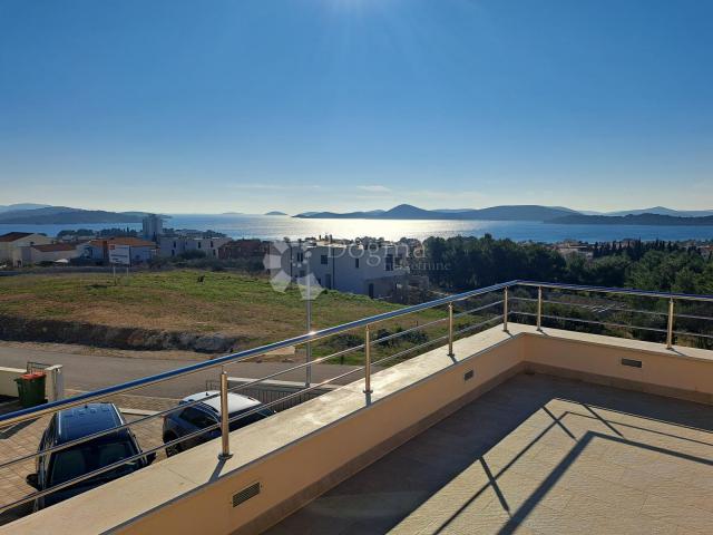 PREKRASNA VILA S BAZENOM I PANORAMSKIM POGLEDOM NA MORE