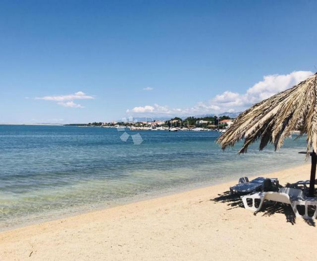Luksuzna Vila s Bazenom u Središtu Vrsi – Blizina Mora, Privatnost i Elegancija