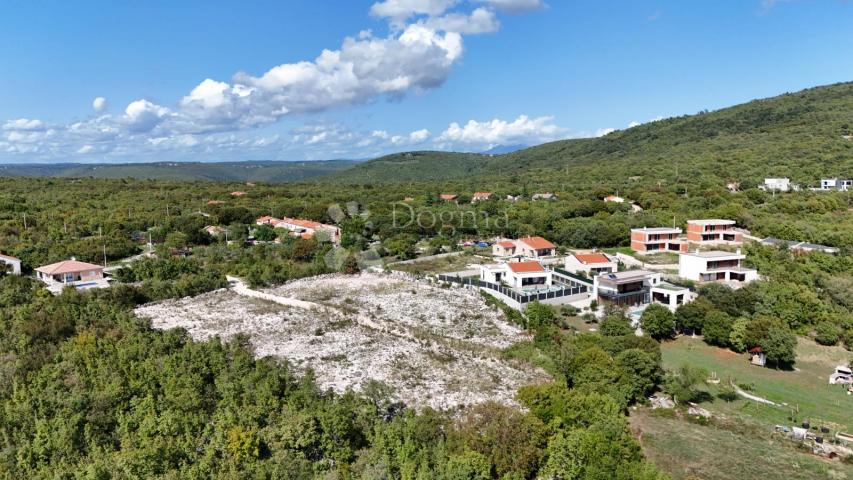 GRAĐEVINSKO ZEMLJIŠTE SA DOZVOLOM ZA MONTAŽNU KUĆU, NADOMAK MORA!