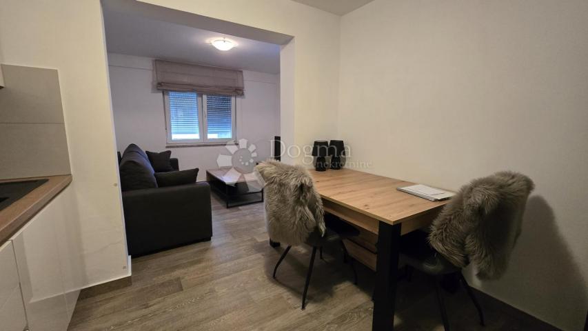 Prodaje se ekskluzivna apartmanska kuća u Medulinu – 900 m od mora