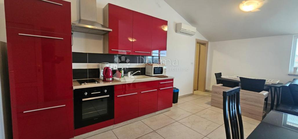Prodaje se ekskluzivna apartmanska kuća u Medulinu – 900 m od mora