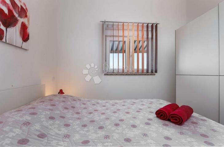 Prodaje se ekskluzivna apartmanska kuća u Medulinu – 900 m od mora