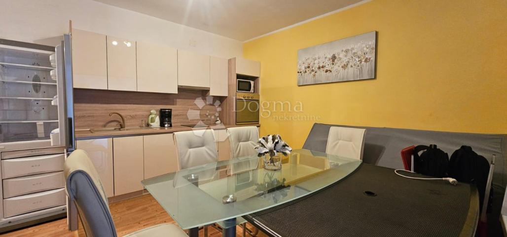 Prodaje se ekskluzivna apartmanska kuća u Medulinu – 900 m od mora