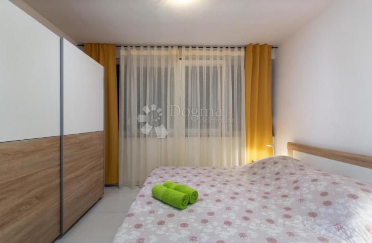 Prodaje se ekskluzivna apartmanska kuća u Medulinu – 900 m od mora