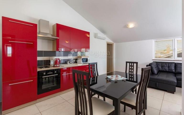 Prodaje se ekskluzivna apartmanska kuća u Medulinu – 900 m od mora