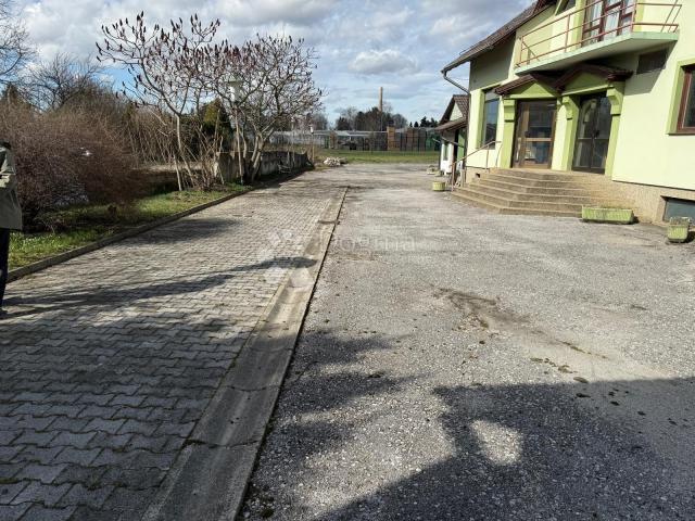 POSLOVNA GRAĐEVINA