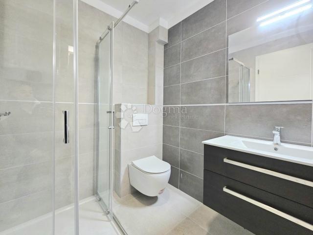 Stan 400m od mora s pogledom na more i garažom