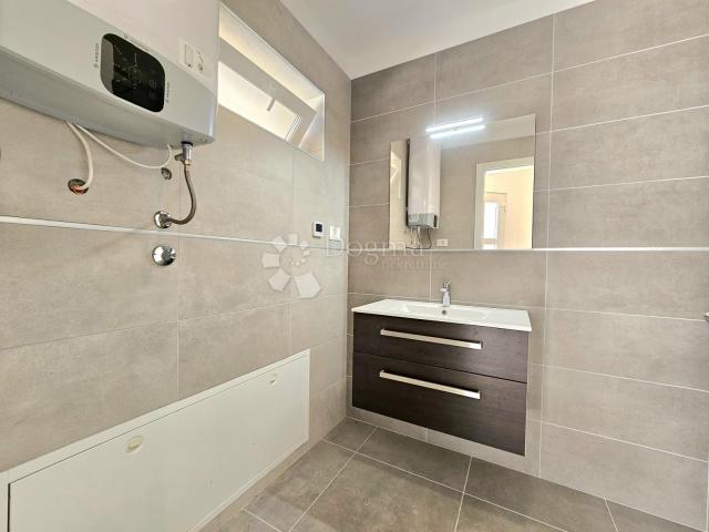  Stan 400m od mora s pogledom prema moru i garažom
