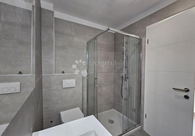  Stan 400m od mora s pogledom prema moru i garažom
