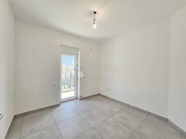  Stan 400m od mora s pogledom prema moru i garažom