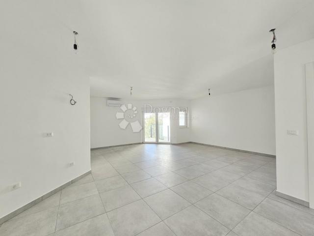  Stan 400m od mora s pogledom prema moru i garažom