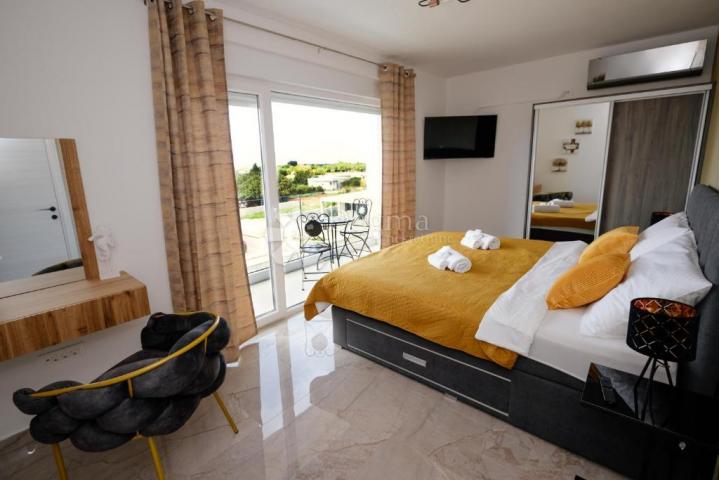 Neues Luxushaus mit Swimmingpool nahe dem Zentrum von Pula