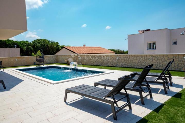 Neues Luxushaus mit Swimmingpool nahe dem Zentrum von Pula
