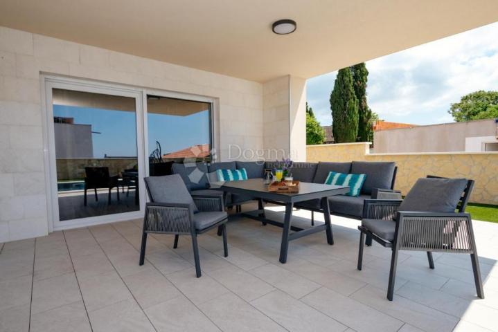 Neues Luxushaus mit Swimmingpool nahe dem Zentrum von Pula