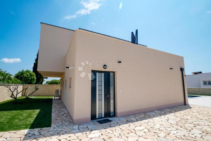 Neues Luxushaus mit Swimmingpool nahe dem Zentrum von Pula