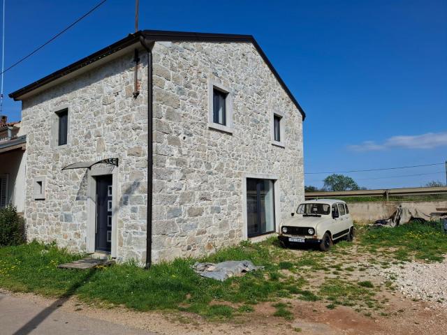 POREČ (okolica) - Renovirana kamena kuća
