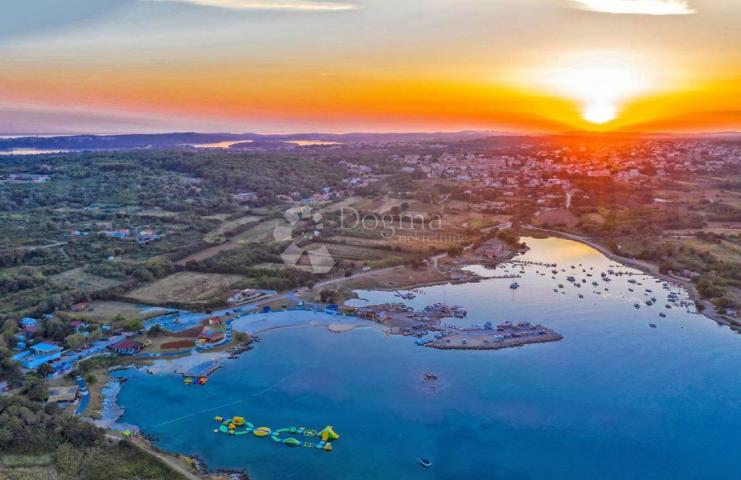 Kuća s bazenom i pogledom na more