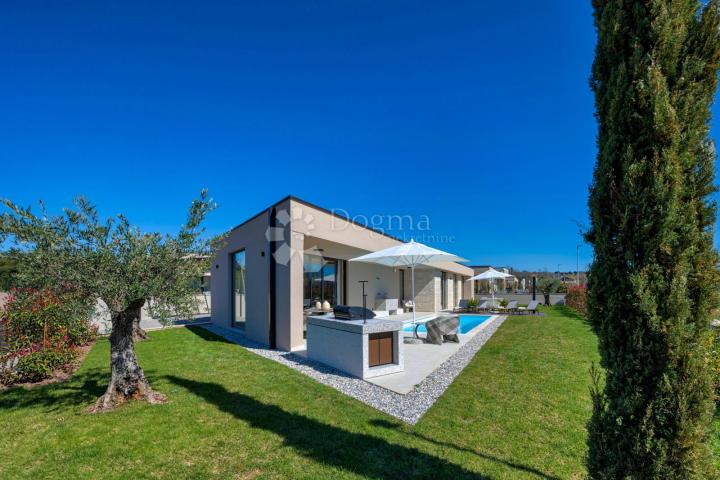 Ekskluzivna smart home vila, kompletno opremljena, s otvorenim pogledom 