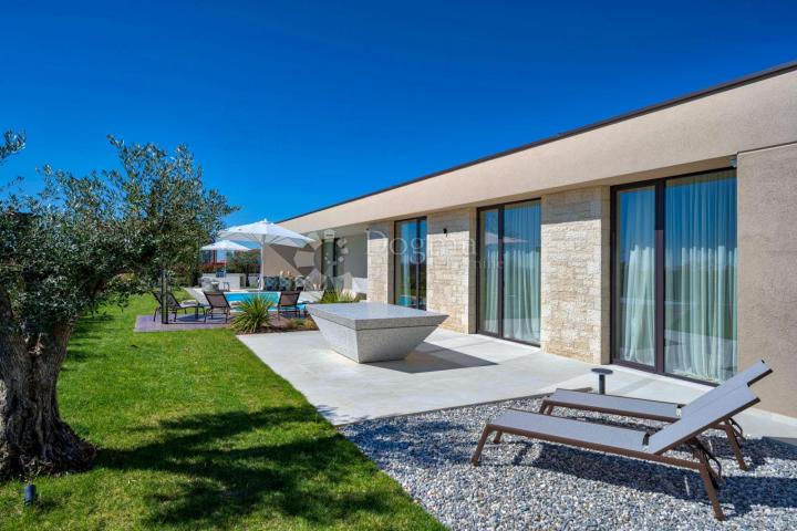 Ekskluzivna smart home vila, kompletno opremljena, s otvorenim pogledom 