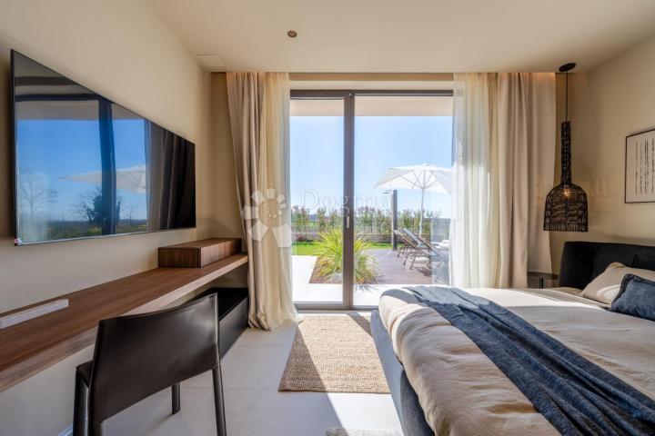 Ekskluzivna smart home vila, kompletno opremljena, s otvorenim pogledom 