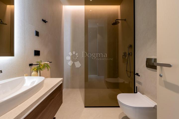 Ekskluzivna smart home vila, kompletno opremljena, s otvorenim pogledom 
