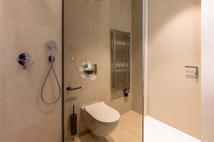 Ekskluzivna smart home vila, kompletno opremljena, s otvorenim pogledom 
