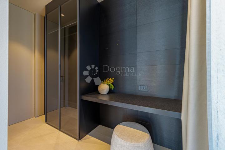 Ekskluzivna smart home vila, kompletno opremljena, s otvorenim pogledom 