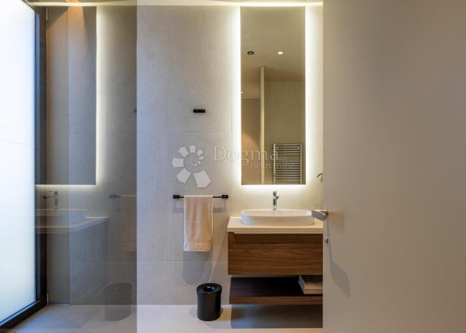 Ekskluzivna smart home vila, kompletno opremljena, s otvorenim pogledom 
