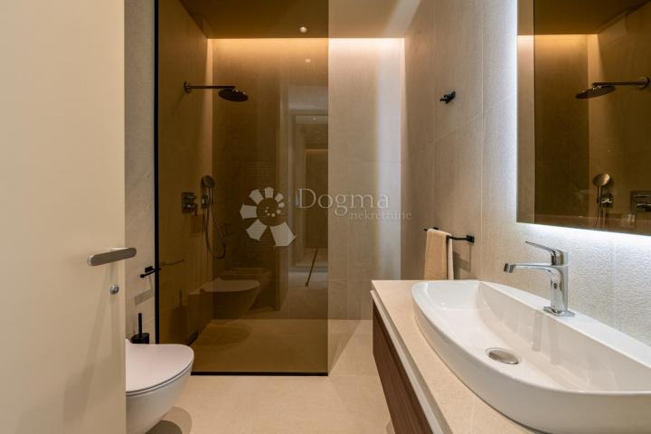 Ekskluzivna smart home vila, kompletno opremljena, s otvorenim pogledom 