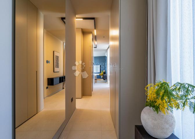 Ekskluzivna smart home vila, kompletno opremljena, s otvorenim pogledom 
