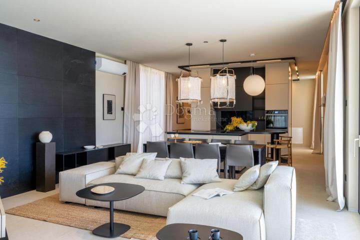 Ekskluzivna smart home vila, kompletno opremljena, s otvorenim pogledom 