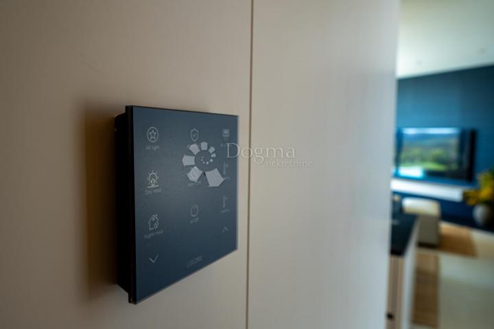 Ekskluzivna smart home vila, kompletno opremljena, s otvorenim pogledom 