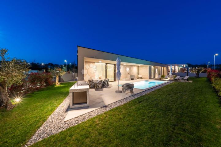Ekskluzivna smart home vila, kompletno opremljena, s otvorenim pogledom 