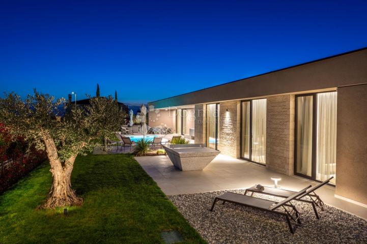 Ekskluzivna smart home vila, kompletno opremljena, s otvorenim pogledom 